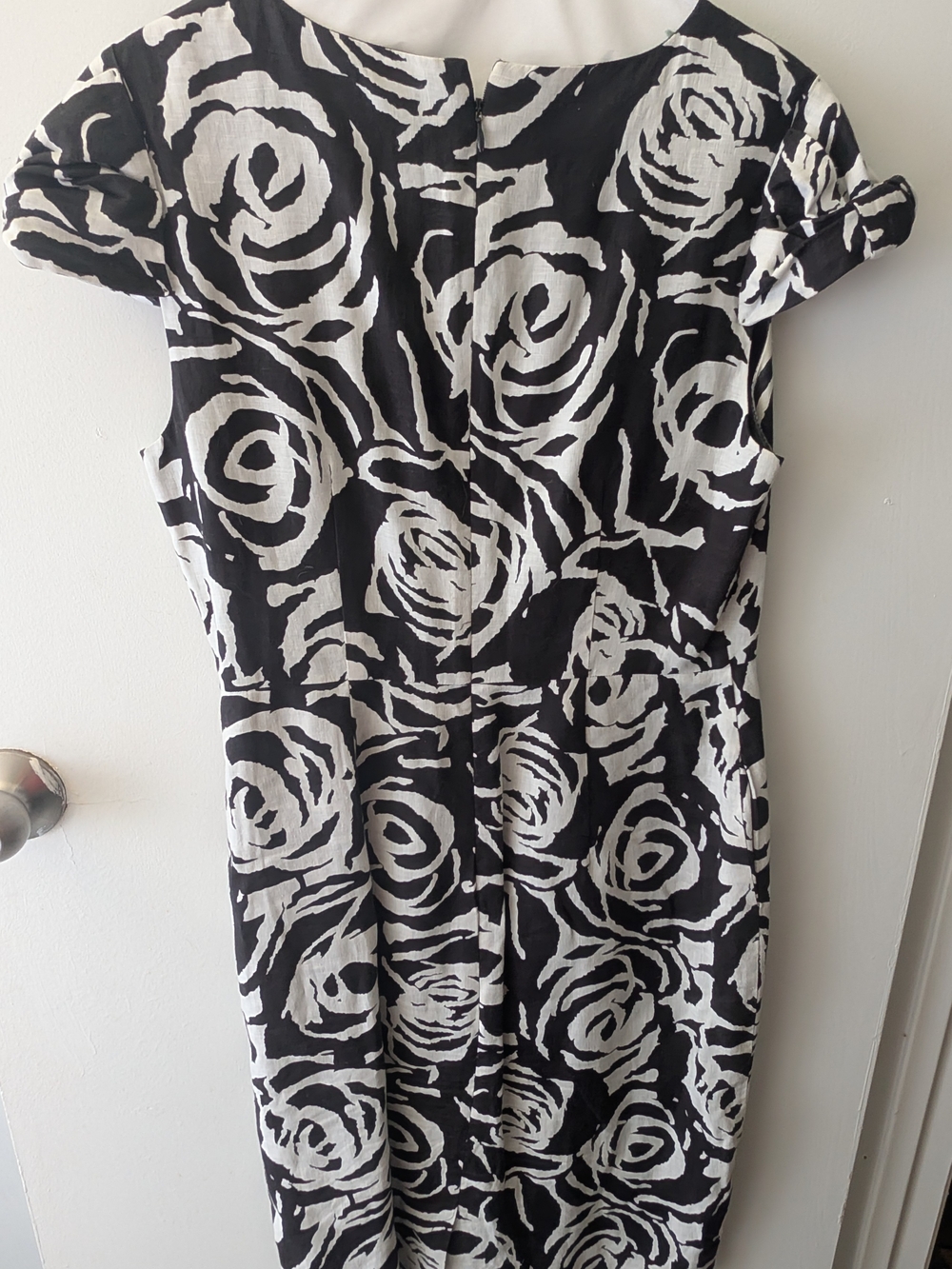 Liz Claiborne Black & White Floral Rose Print Sheath Dress
